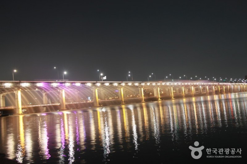 Banpo Bridge Rainbow Fountain  (3/11)