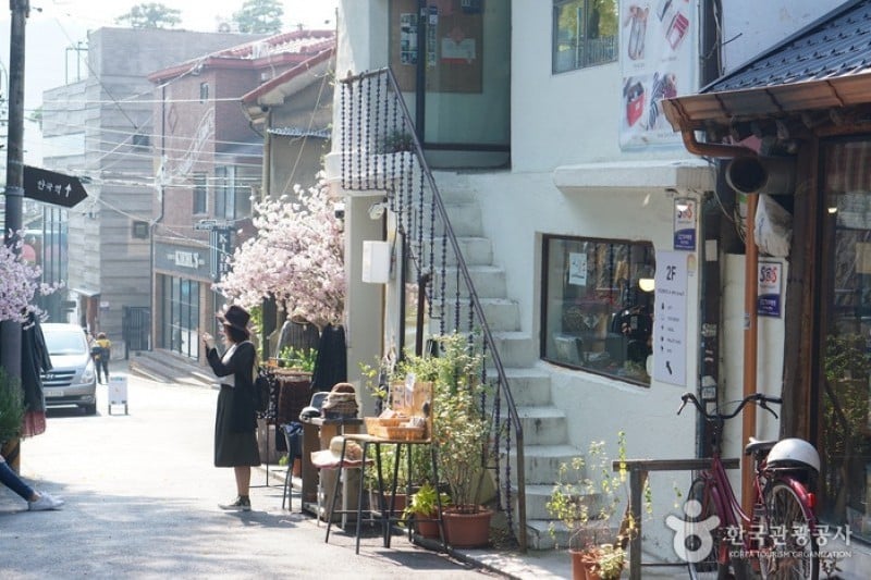 Samcheongdong-gil Road (36/38)