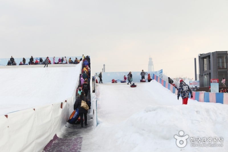 Ttukseom Hangang Park Sledding Hill  (14/25)