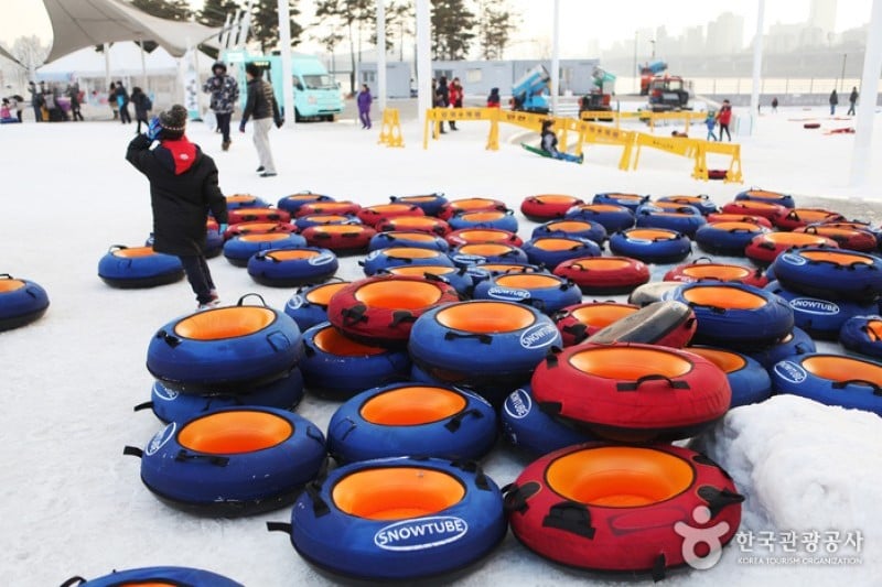 Ttukseom Hangang Park Sledding Hill  (20/25)