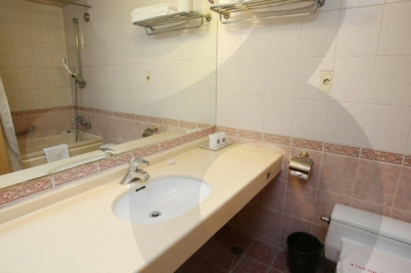 Kyungnam Tourist Hotel  (9/17)