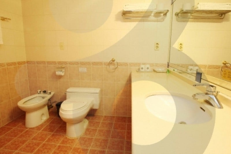 Kyungnam Tourist Hotel  (10/17)