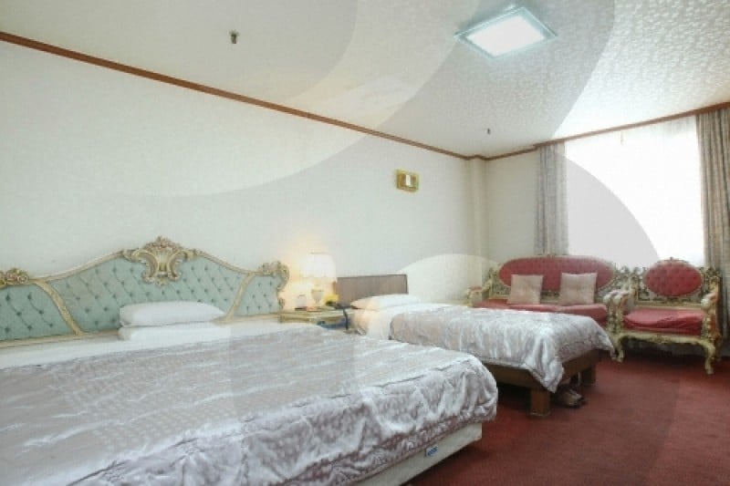 Kyungnam Tourist Hotel  (11/17)