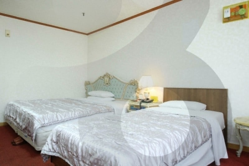 Kyungnam Tourist Hotel  (12/17)