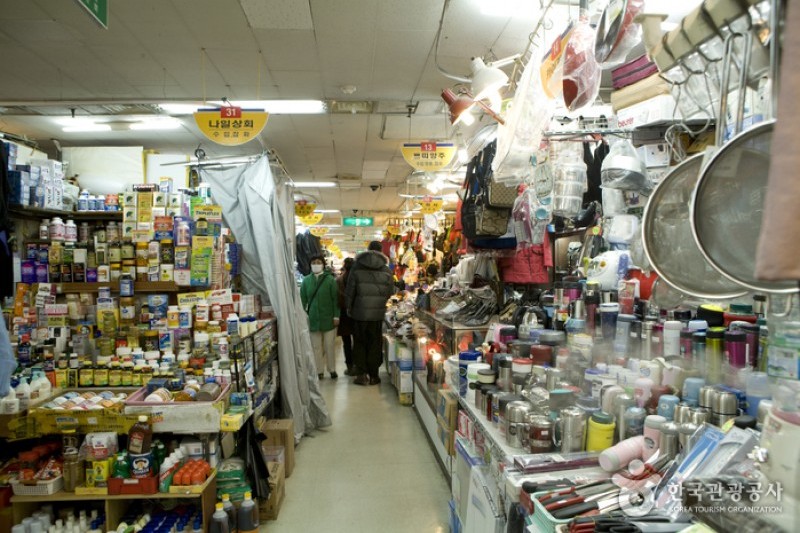 Sungnyemun Imported Goods Shopping Center  (1/5)