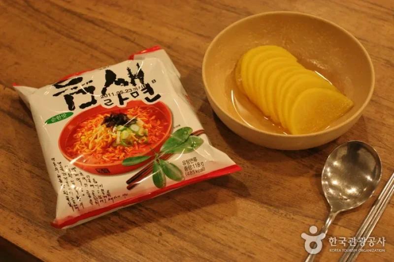 Teumsae Ramyeon  (8/11)