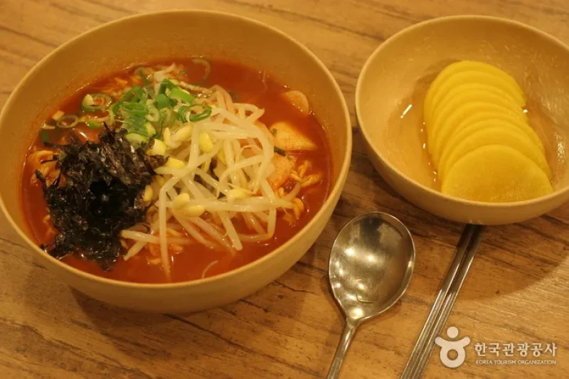 Teumsae Ramyeon  (9/11)
