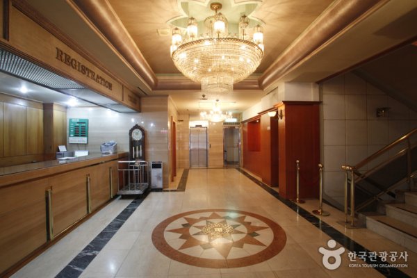 Hotel Dynasty