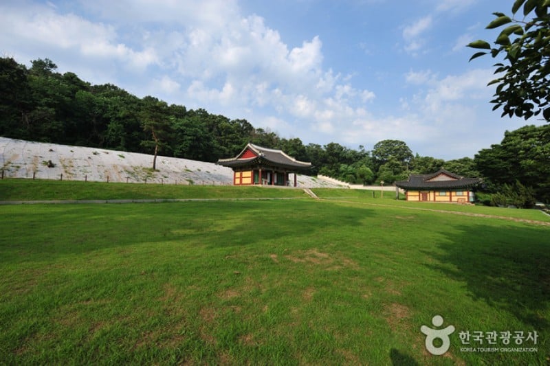 Goryeogung Palace Site  (1/2)