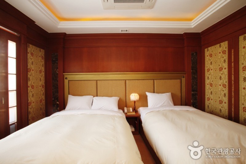 Hotel Charis  (10/16)