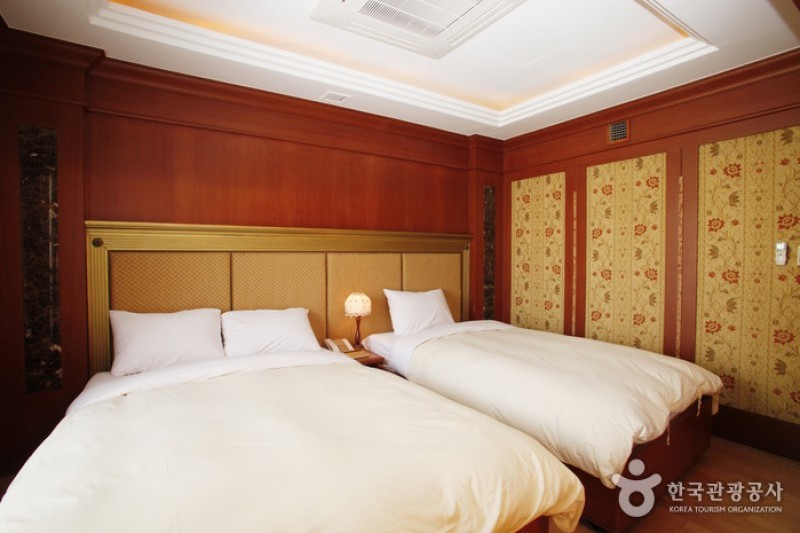 Hotel Charis  (11/16)