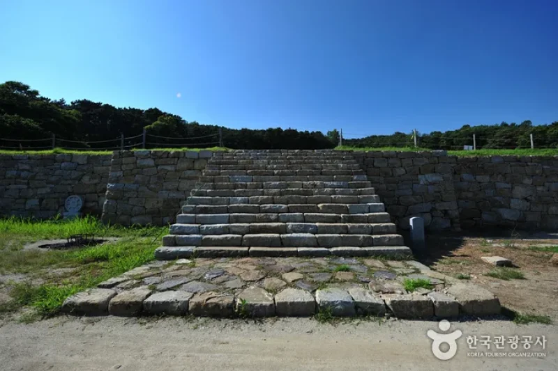 Ganghwa Seonwonsaji Temple Site  (1/3)