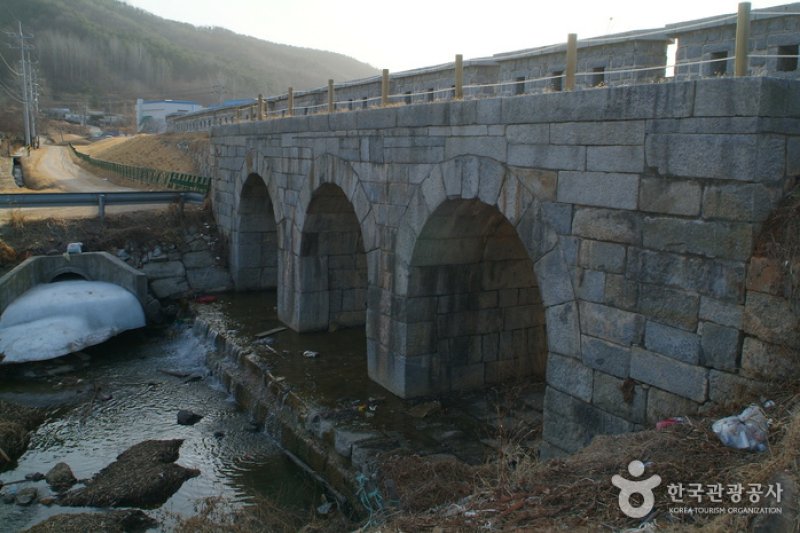 Ganghwa Seoksumun Gate  (1/16)