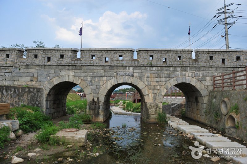 Ganghwa Seoksumun Gate  (2/16)