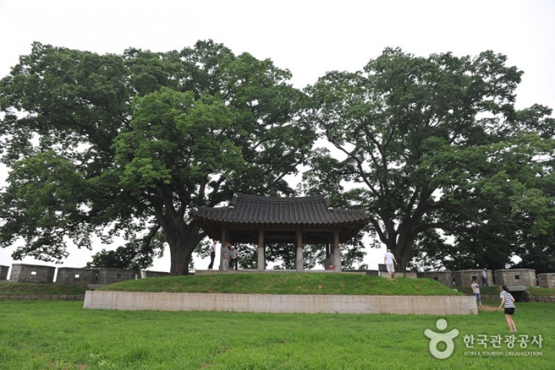 Yeonmijeong Pavilion  (2/11)