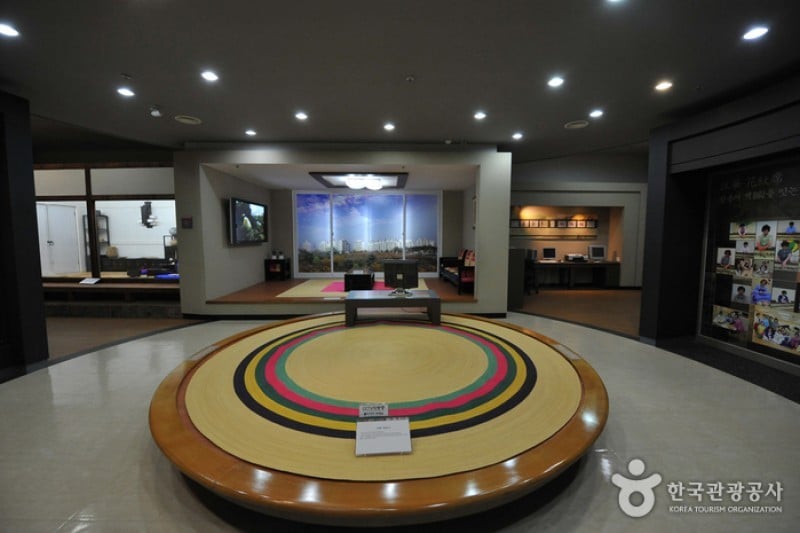 Hwamunseok Cultural Center  (3/6)