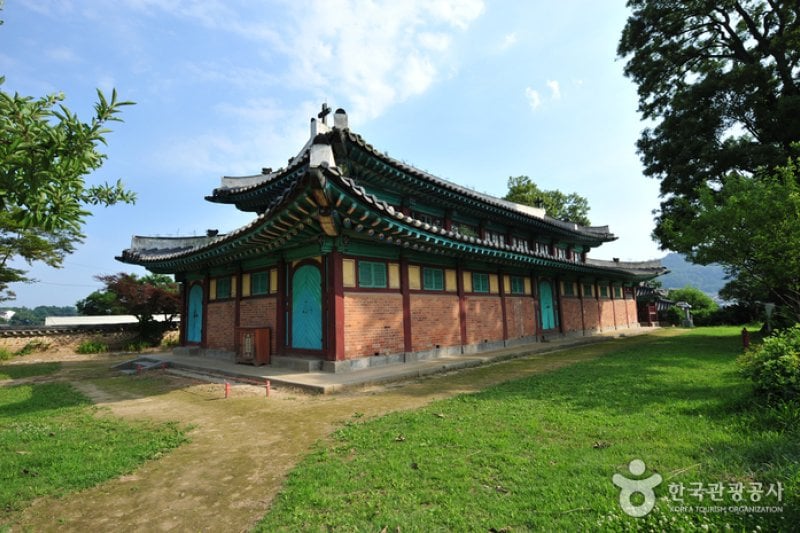Ganghwa Anglican Church (대한성공회 강화성당) (2/5)