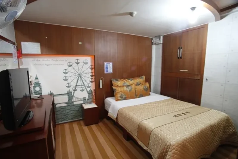 Apple Motel - Goodstay  (8/11)