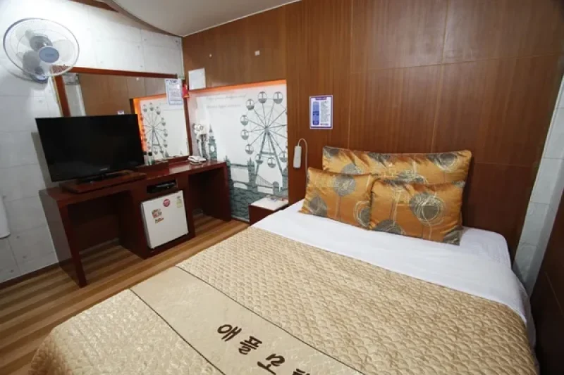 Apple Motel - Goodstay  (9/11)