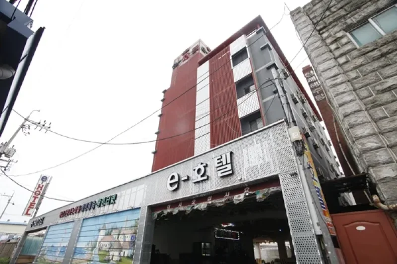 E Hotel - Goodstay  (1/15)