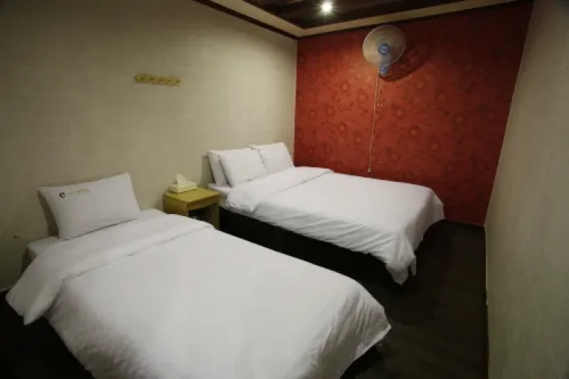 E Hotel - Goodstay  (12/15)