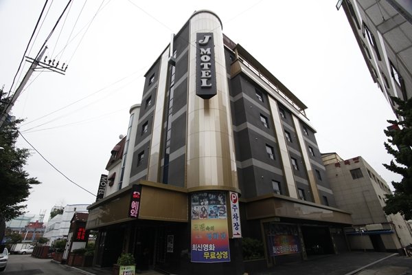 J Motel
