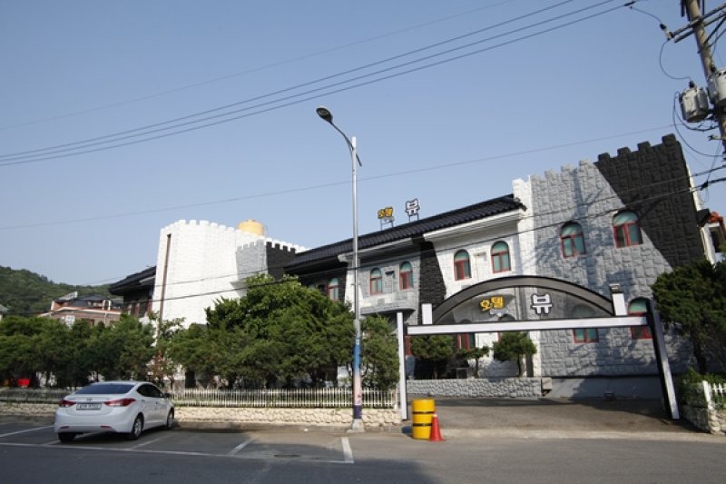 View Hotel - Goodstay  (1/8)