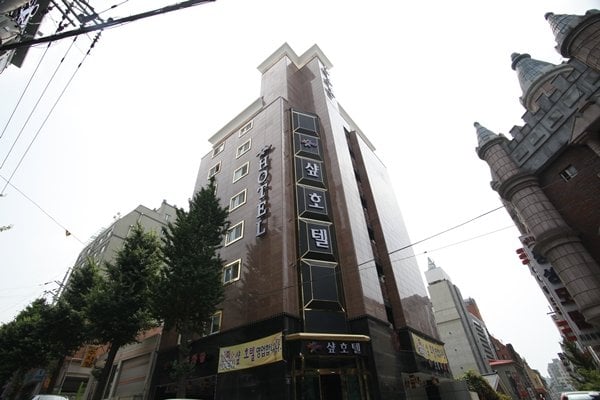 Sharp Hotel