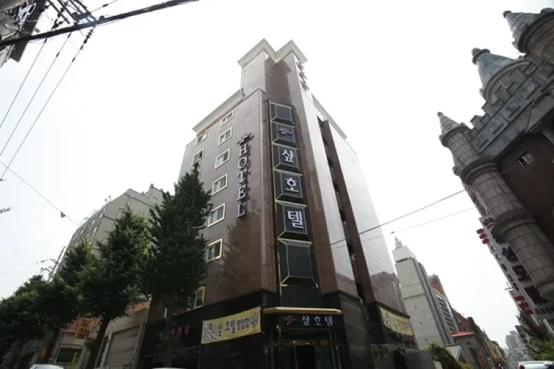 Sharp Hotel - Goodstay  (1/9)