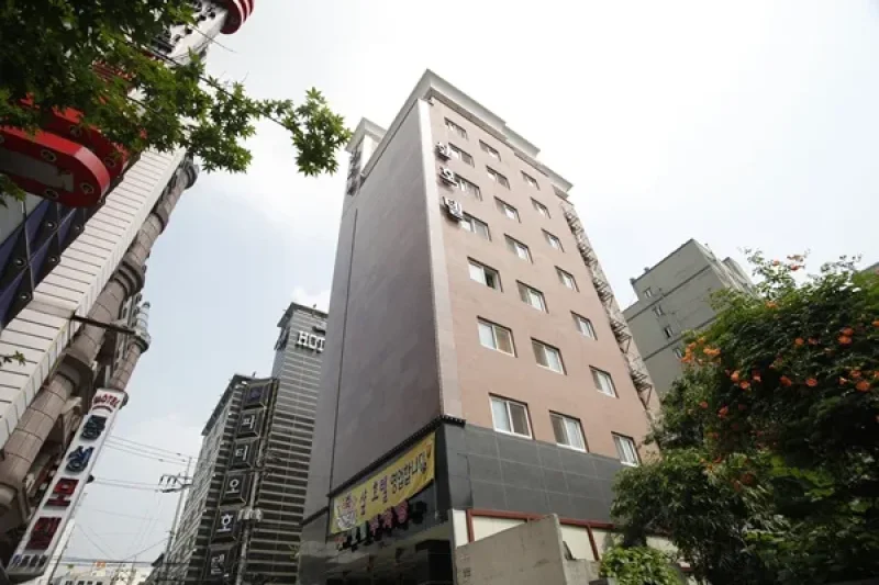 Sharp Hotel - Goodstay  (9/9)