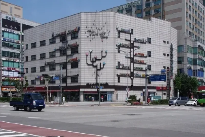 Yeonsu Kim Eye Center  (1/2)