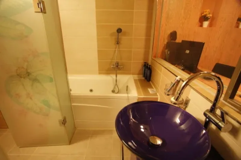 Amber Hotel - Goodstay  (2/19)
