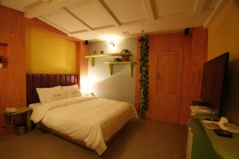Amber Hotel - Goodstay  (5/19)
