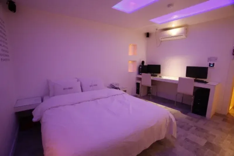 Amber Hotel - Goodstay  (6/19)