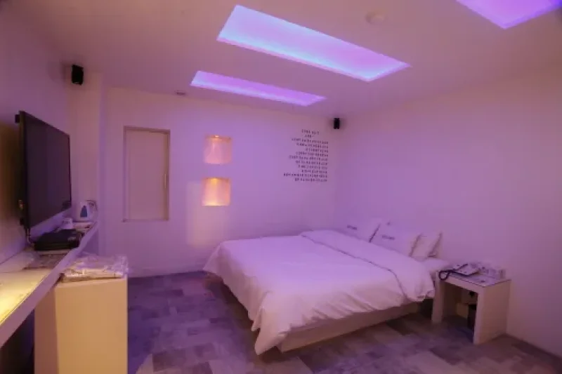 Amber Hotel - Goodstay  (7/19)