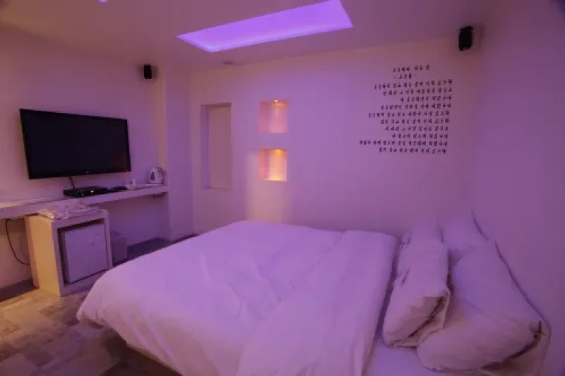 Amber Hotel - Goodstay  (8/19)