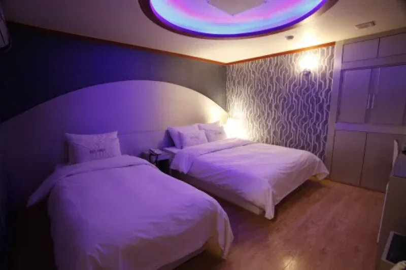Amber Hotel - Goodstay  (15/19)