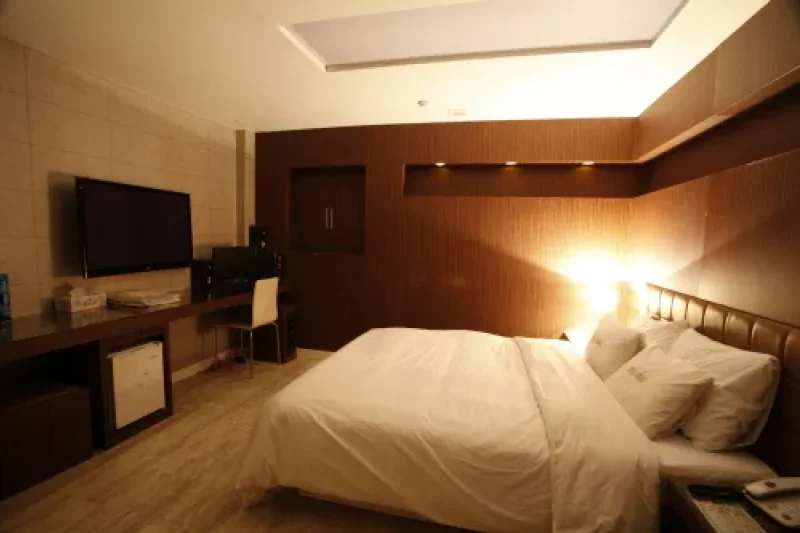Amber Hotel - Goodstay  (16/19)