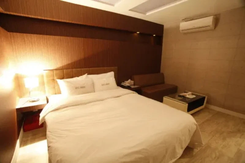 Amber Hotel - Goodstay  (17/19)