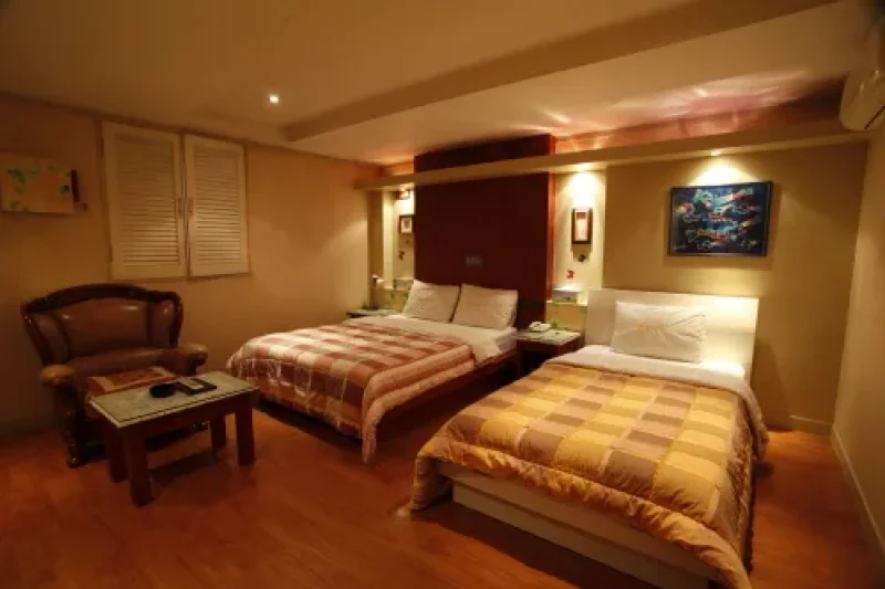 Hotel With - Goodstay  (3/4)