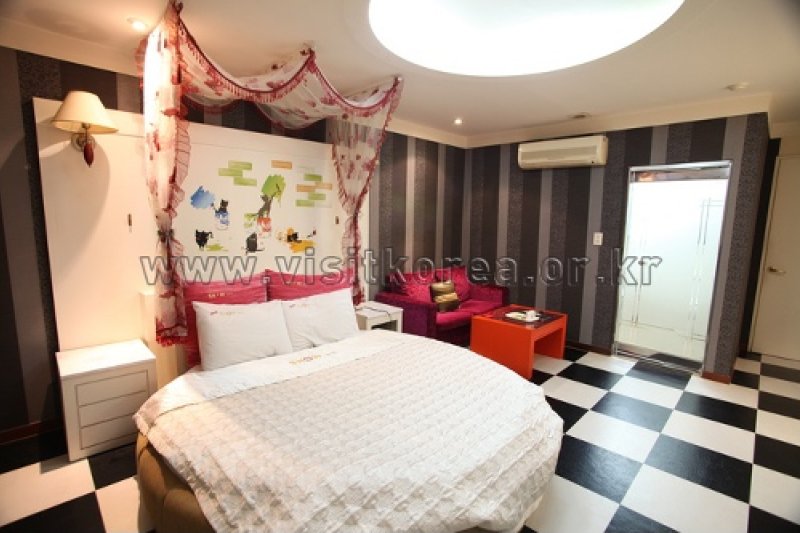 Show Motel - Goodstay  (1/19)