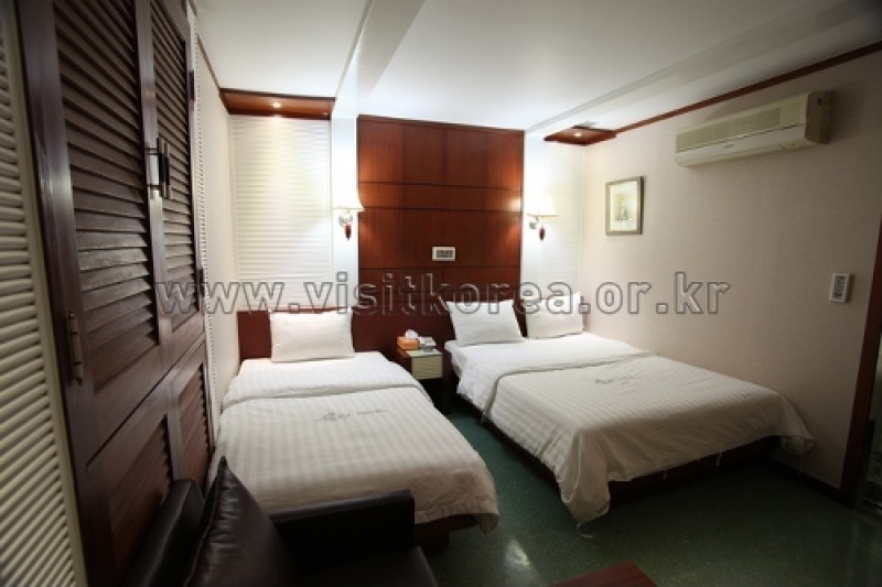 Allin Hotel - Goodstay  (7/11)