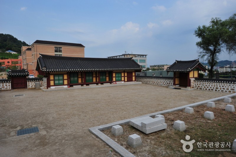Ganghwahyanggyo Confucian School  (2/2)