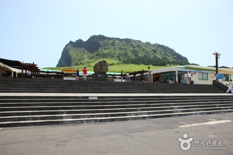 Seongsan Ilchulbong Peak [UNESCO World Heritage]  (14/31)