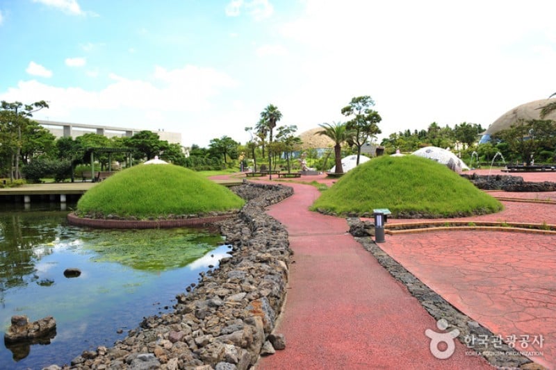 Jeju Love Land  (3/21)