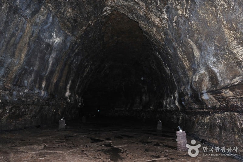 Manjanggul Cave [UNESCO World Heritage]  (2/15)