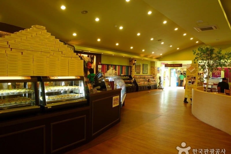Trick Art Museum KOREA - Jeju Seongeup Branch  (14/34)