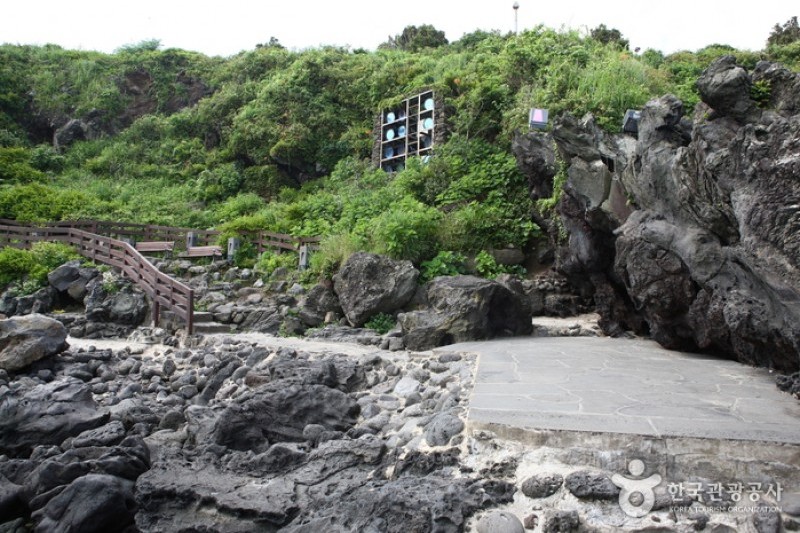 Yongduam Rock(Dragon Head Rock) (7/10)
