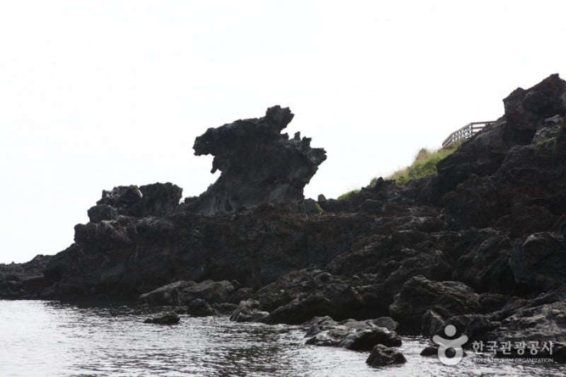 Yongduam Rock(Dragon Head Rock) (8/10)