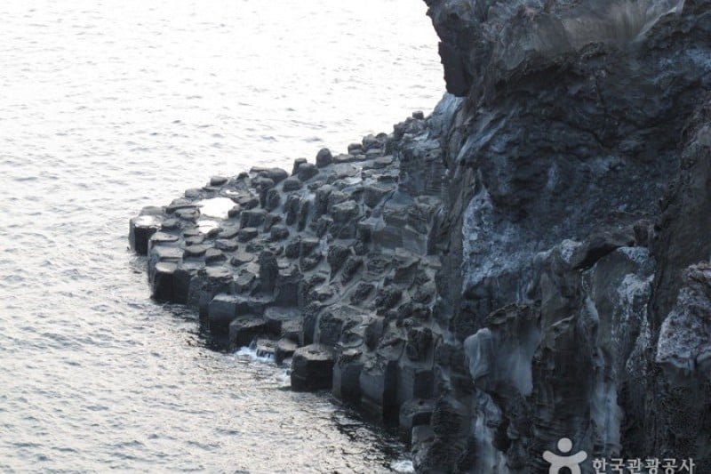 Daepo Jusangjeolli Cliff 